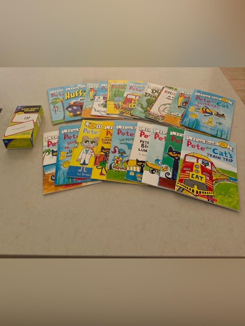 Scholastic Pete the Cat and other Early Reader Set - 20 books & Flash cards
